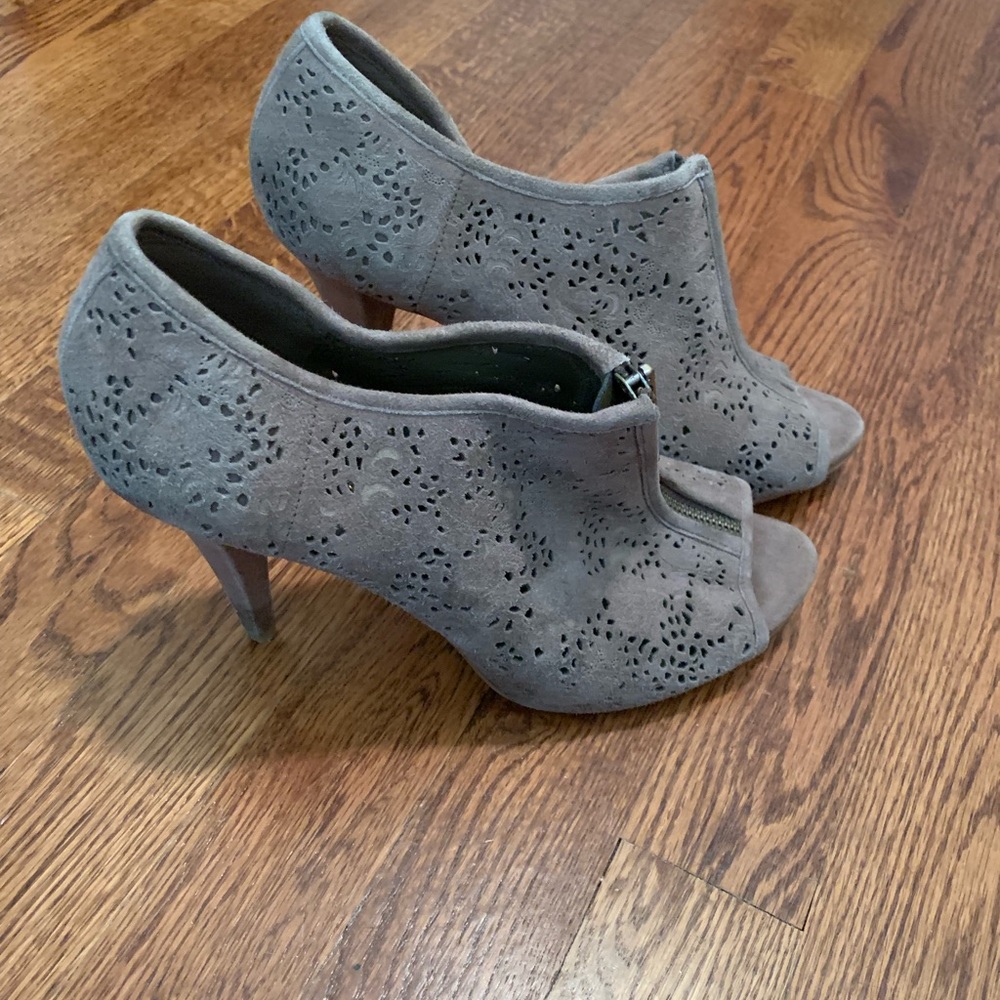 BCBG zipup heels